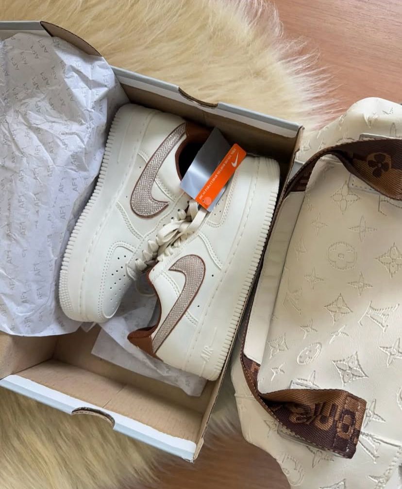 ZAPATILLA NIKE CARAMELO BRILLO